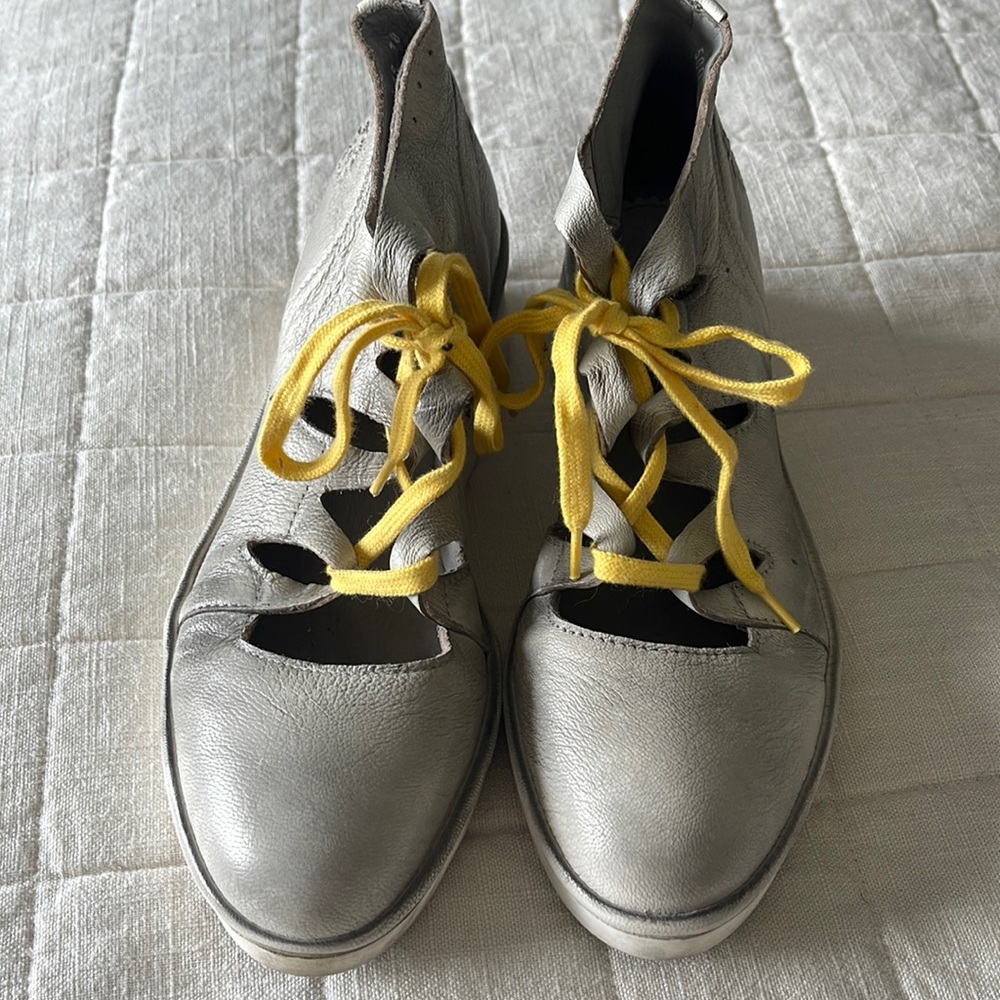Fly London sneakers distressed white size 38